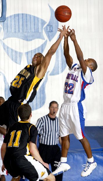 js010909HoopsBett@CentralBoys